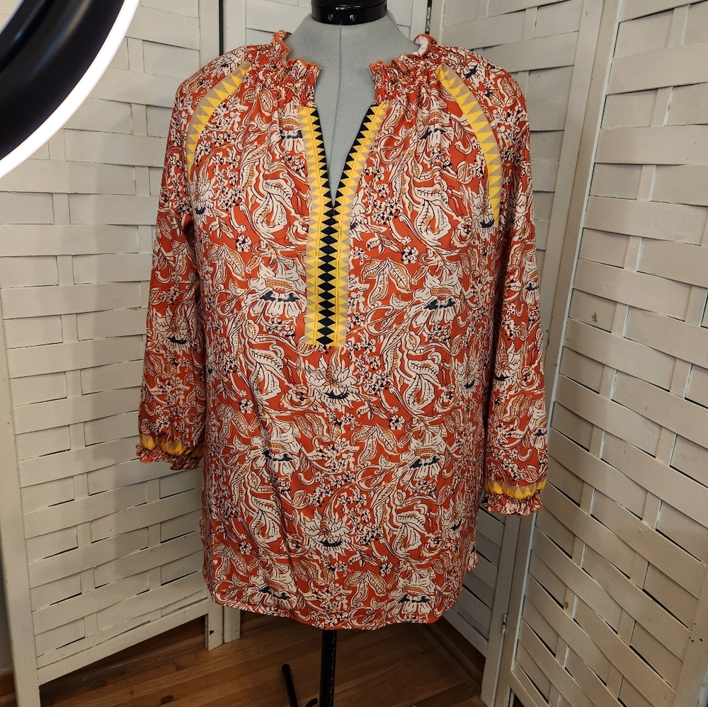 Pull over blouse. NO STRETCH. See pix for size and material